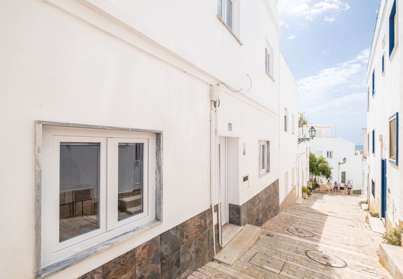 Apartment in Albufeira - SERAFIM BEACH APARTMENT - Heart of the Old Town 