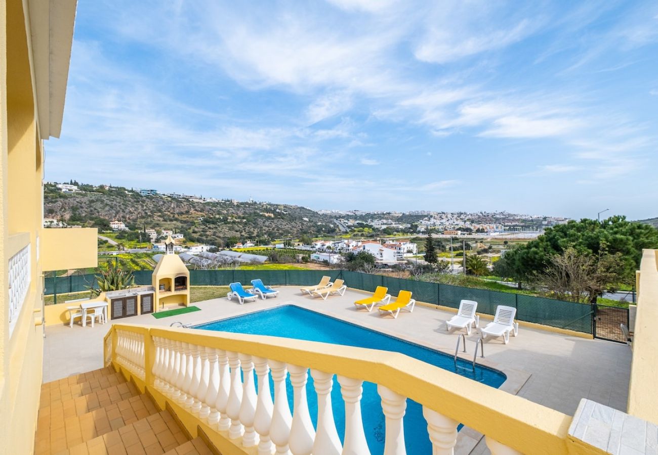 Villa in Albufeira - Villa Pinheiro - Marina View with Poolside Relaxation