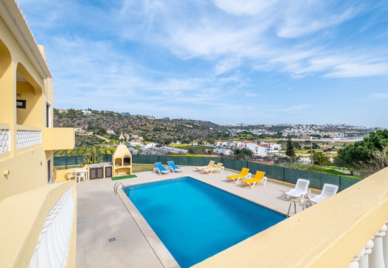 Villa in Albufeira - Villa Pinheiro - Marina View with Poolside Relaxation