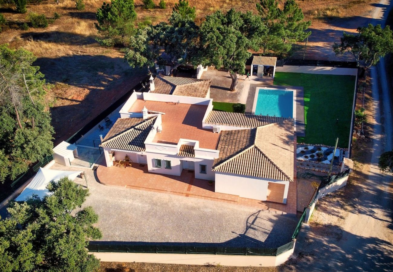 House in Pêra - Villa Sundays Countryside Pool Haven